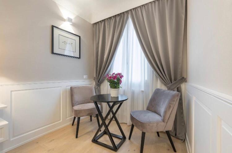 Booking Firenze Esterno foto